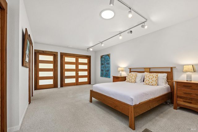 1650 Jonive Rd, Sebastopol, CA 95472