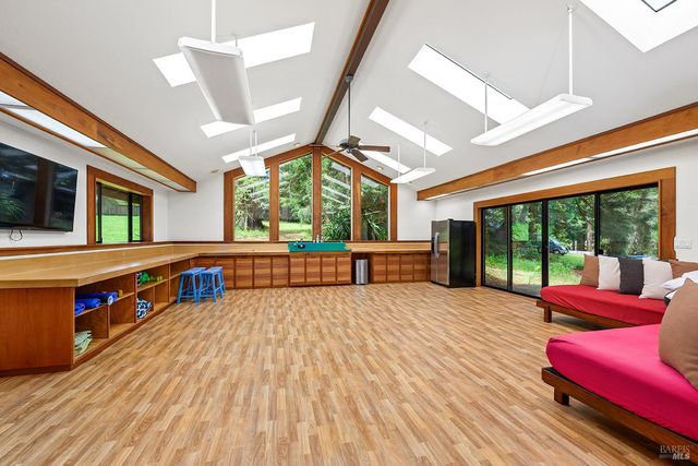 1650 Jonive Rd, Sebastopol, CA 95472