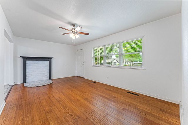 1138 N West End Street, Springdale, AR 72764