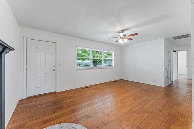 1138 N West End Street, Springdale, AR 72764