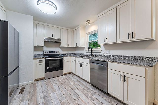 1138 N West End Street, Springdale, AR 72764