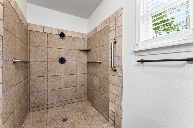 1138 N West End Street, Springdale, AR 72764
