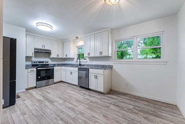1138 N West End Street, Springdale, AR 72764