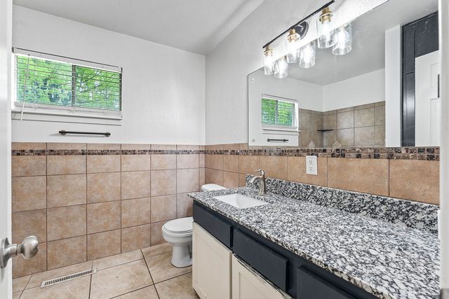 1138 N West End Street, Springdale, AR 72764