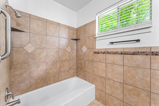 1138 N West End Street, Springdale, AR 72764