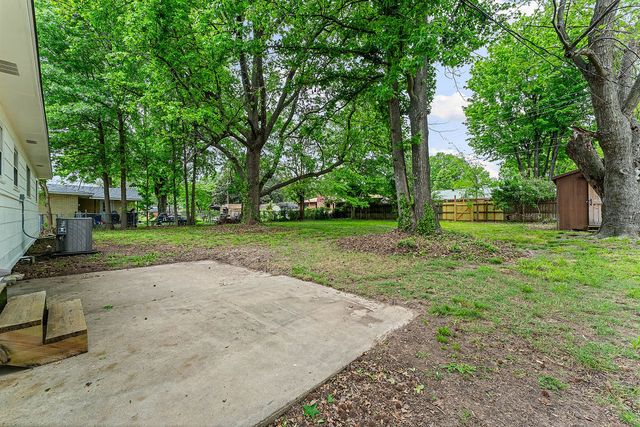 1138 N West End Street, Springdale, AR 72764
