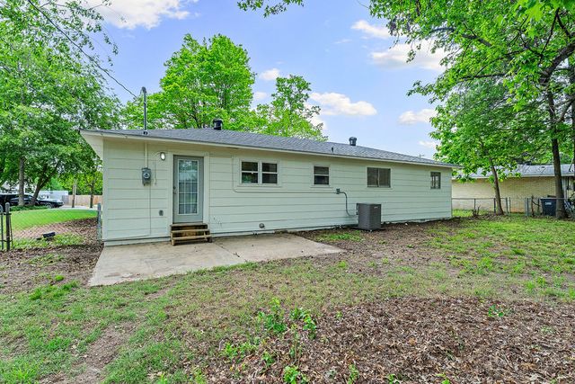 1138 N West End Street, Springdale, AR 72764