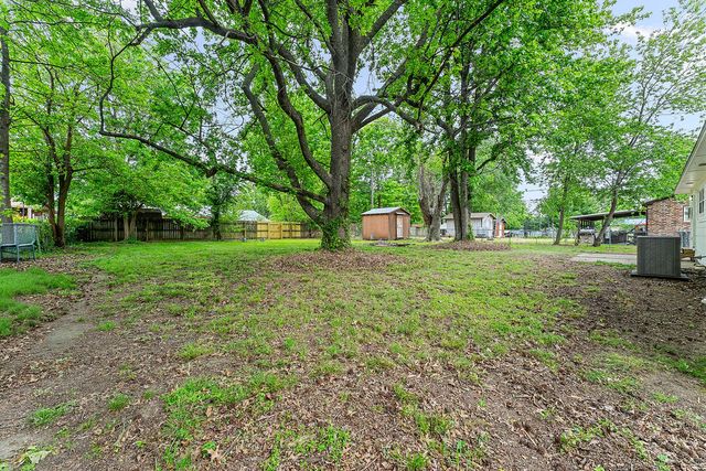 1138 N West End Street, Springdale, AR 72764