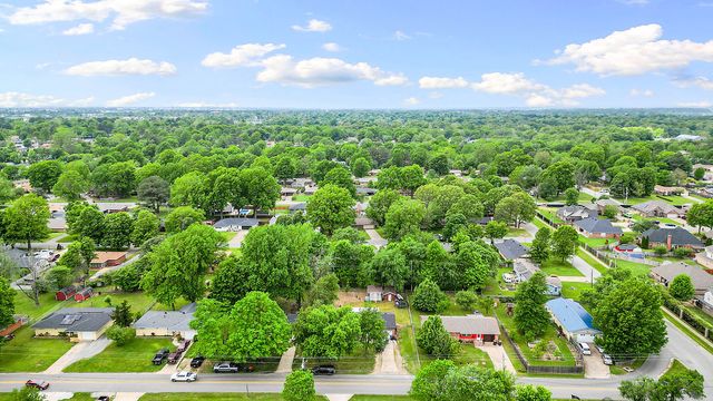 1138 N West End Street, Springdale, AR 72764