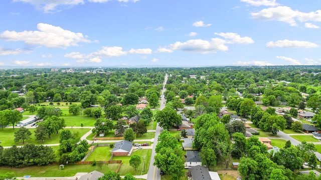 1138 N West End Street, Springdale, AR 72764