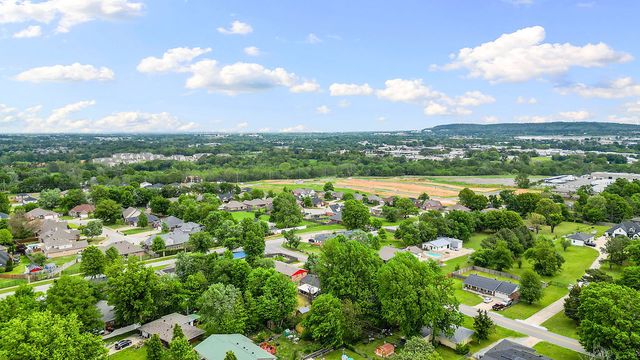 1138 N West End Street, Springdale, AR 72764