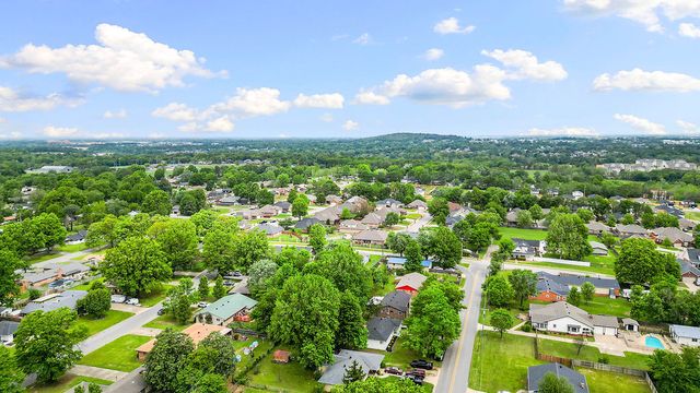 1138 N West End Street, Springdale, AR 72764