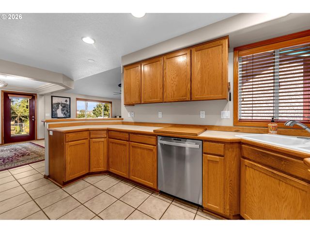 14010 Ne 53RD St, Vancouver, WA 98682