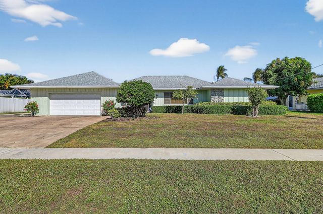 2185 Carib Circle, Palm Beach Gardens, FL 33410
