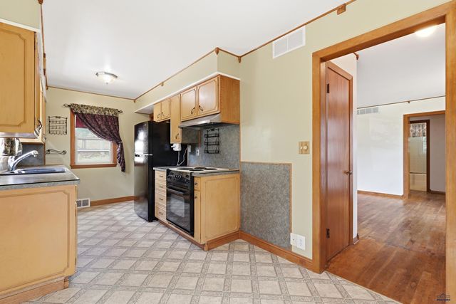 1905 RED DALE DR, Rapid City, SD 57702