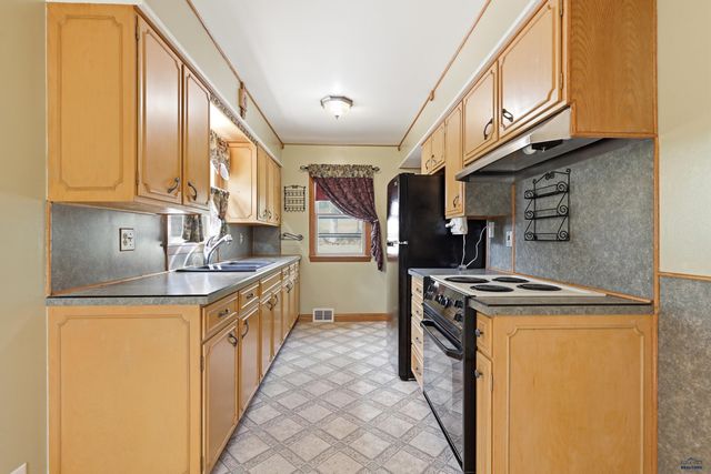 1905 RED DALE DR, Rapid City, SD 57702