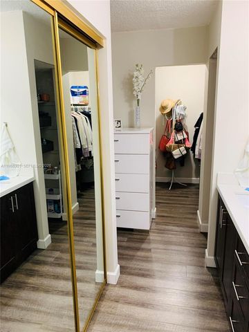 6611 SW 41st Pl 48, Davie, FL 33314