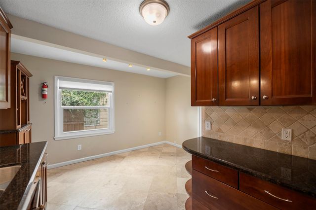 115 Marlin Avenue, Galveston, TX 77550