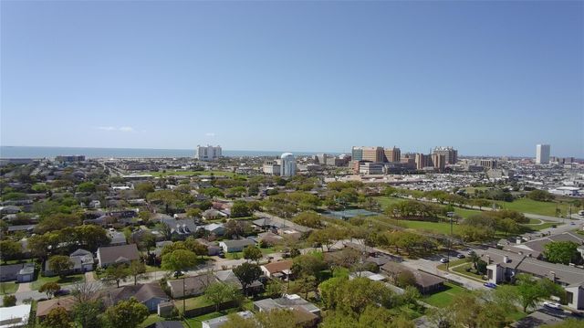 115 Marlin Avenue, Galveston, TX 77550
