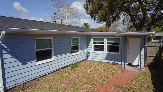 115 Marlin Avenue, Galveston, TX 77550