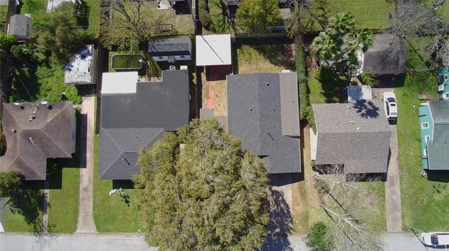 115 Marlin Avenue, Galveston, TX 77550