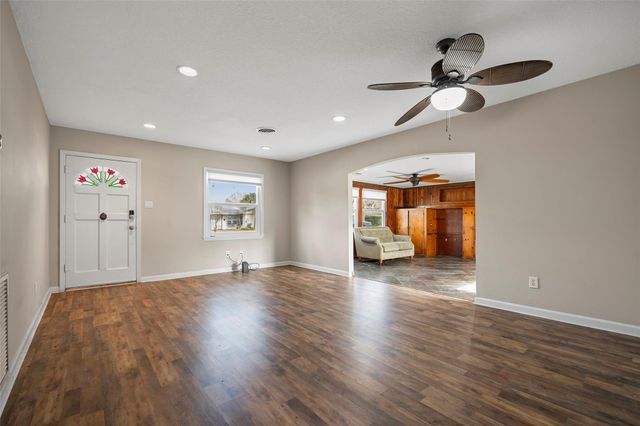 115 Marlin Avenue, Galveston, TX 77550