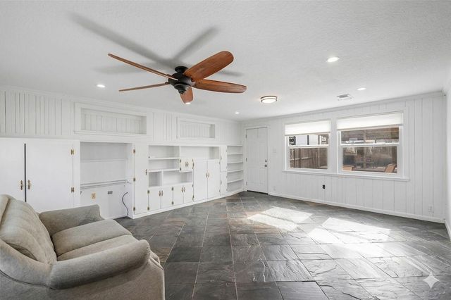 115 Marlin Avenue, Galveston, TX 77550