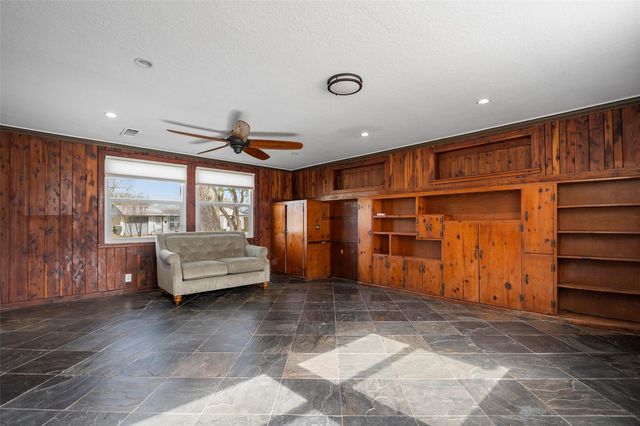 115 Marlin Avenue, Galveston, TX 77550