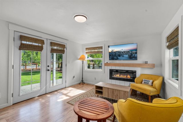 565 SE Woodland Boulevard, Bend, OR 97702