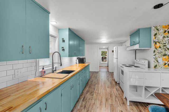 565 SE Woodland Boulevard, Bend, OR 97702