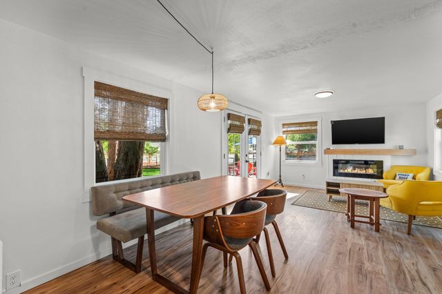 565 SE Woodland Boulevard, Bend, OR 97702