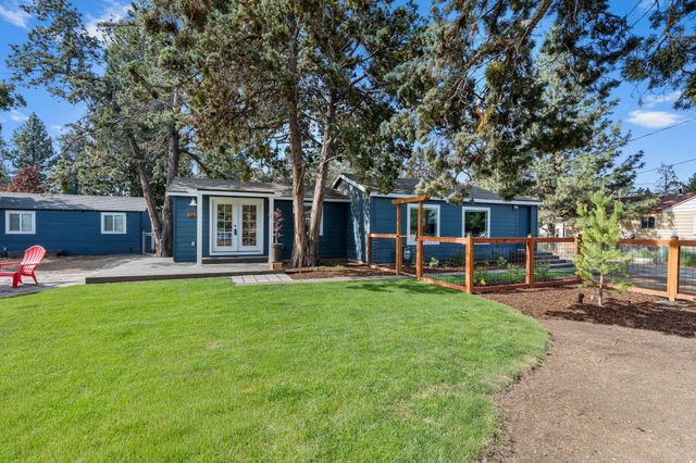 565 SE Woodland Boulevard, Bend, OR 97702