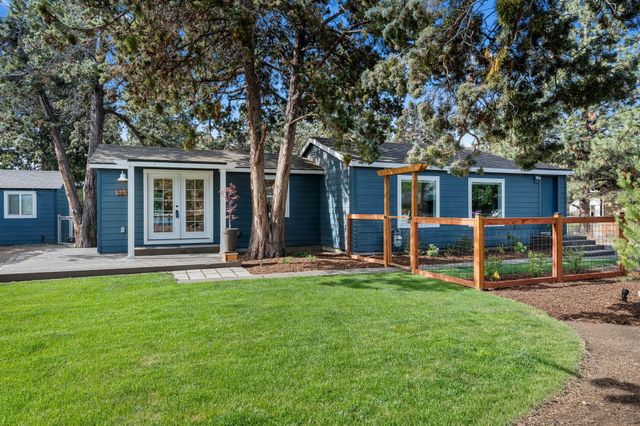 565 SE Woodland Boulevard, Bend, OR 97702