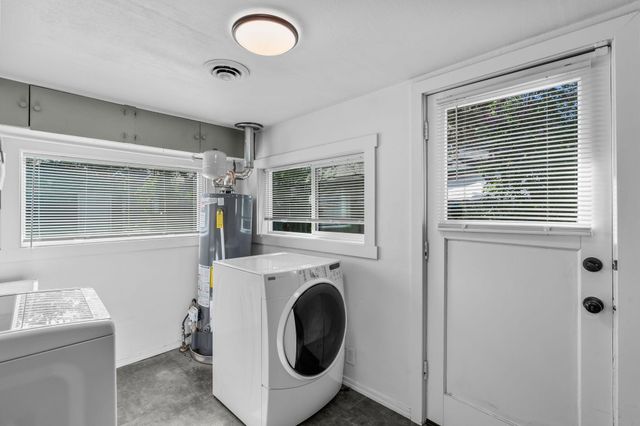 565 SE Woodland Boulevard, Bend, OR 97702