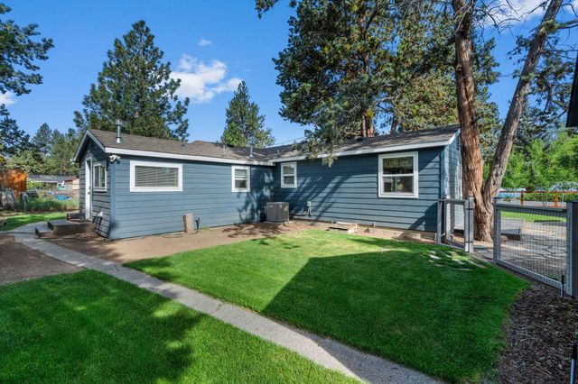 565 SE Woodland Boulevard, Bend, OR 97702