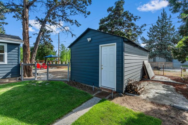 565 SE Woodland Boulevard, Bend, OR 97702