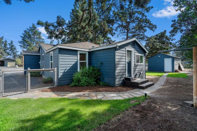 565 SE Woodland Boulevard, Bend, OR 97702