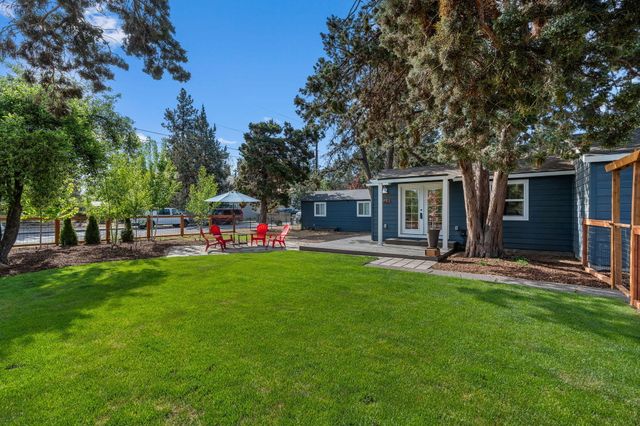 565 SE Woodland Boulevard, Bend, OR 97702