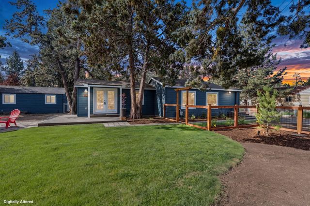 565 SE Woodland Boulevard, Bend, OR 97702