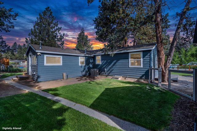 565 SE Woodland Boulevard, Bend, OR 97702