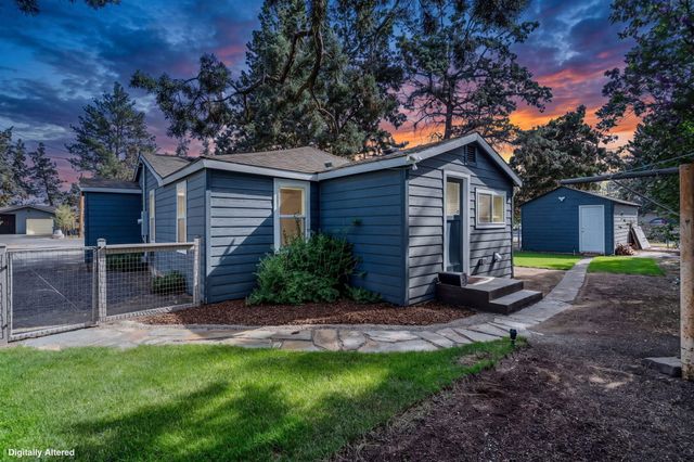 565 SE Woodland Boulevard, Bend, OR 97702