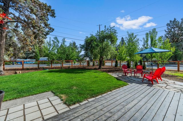 565 SE Woodland Boulevard, Bend, OR 97702