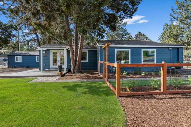 565 SE Woodland Boulevard, Bend, OR 97702