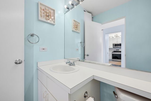 3239 N Kenmore Avenue 5, Chicago, IL 60657