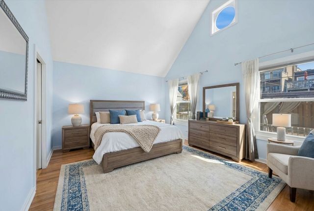 3239 N Kenmore Avenue 5, Chicago, IL 60657