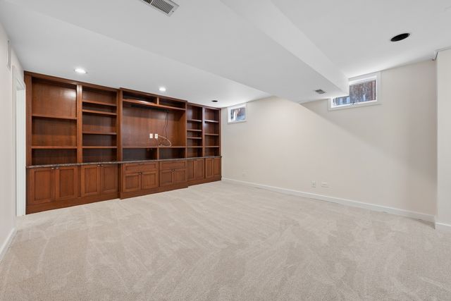 3239 N Kenmore Avenue 5, Chicago, IL 60657