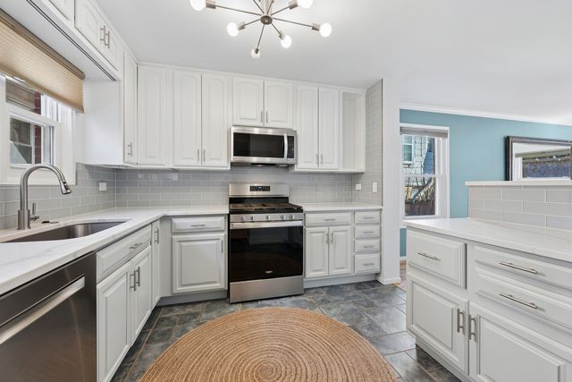 3239 N Kenmore Avenue 5, Chicago, IL 60657