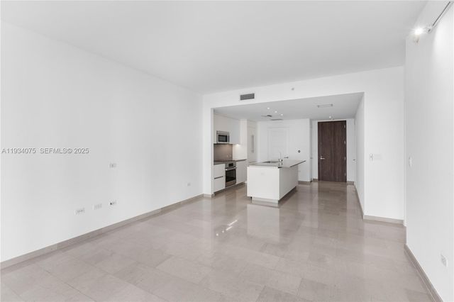 68 SE 6th St 2006, Miami, FL 33131