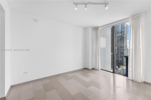 68 SE 6th St 2006, Miami, FL 33131