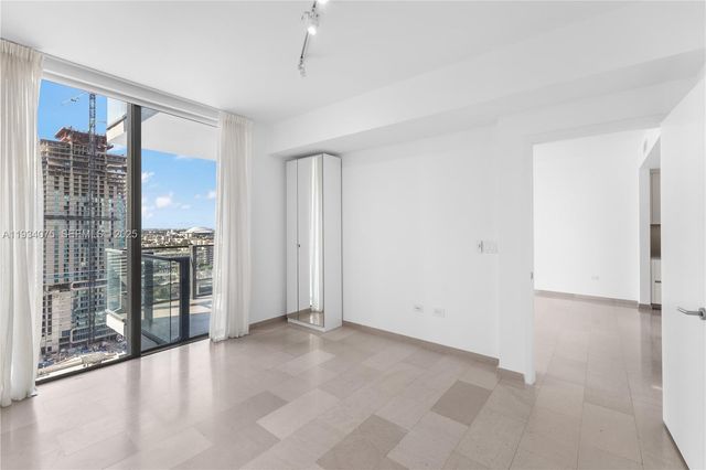 68 SE 6th St 2006, Miami, FL 33131